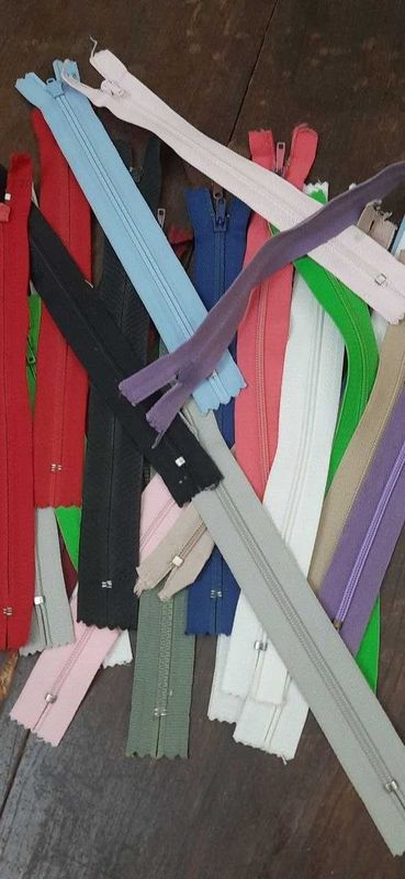 Продаются молнии для одежды. Состояние новые. В количестве 26 штук. Продаются молнии для одежды. Состояние новые. В количестве 26 штук.