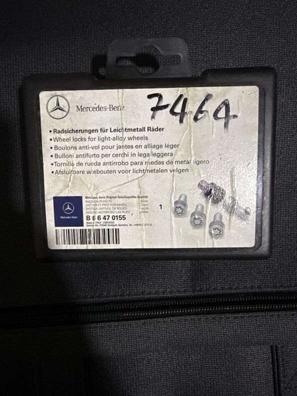 Mercedes-Benz ……… Mercedes-Benz ………