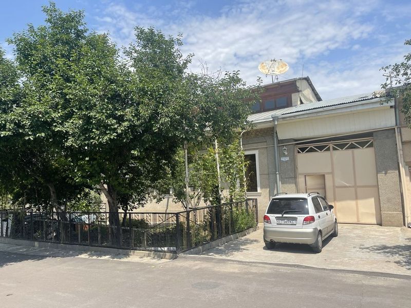 Uy sotila 4 sotix Yunusobot Tumanida Qozokiston kino teatri yaqinida Uy sotila 4 sotix Yunusobot Tumanida Qozokiston kino teatri yaqinida