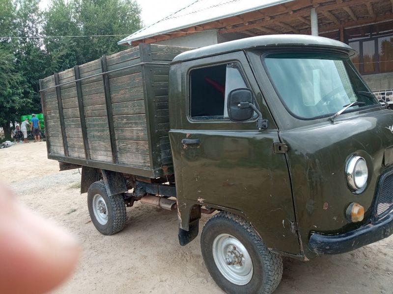 UAZ yuk mashinasi sotiladi UAZ yuk mashinasi sotiladi