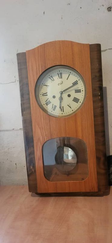 Срочно продам старинные часы Срочно продам старинные часы