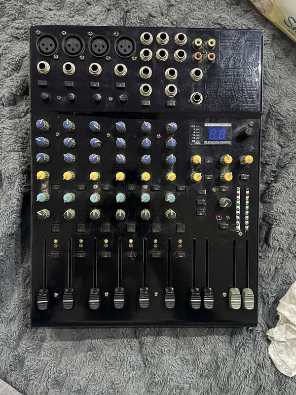 Behringer xenyx 1204fx sotiladi