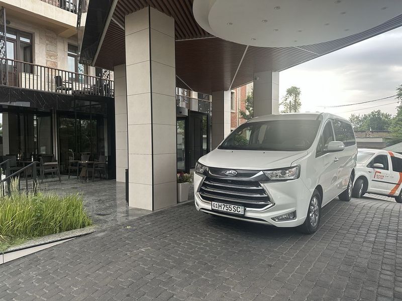 JAC M4 8+1 автомат JAC M4 8+1 автомат