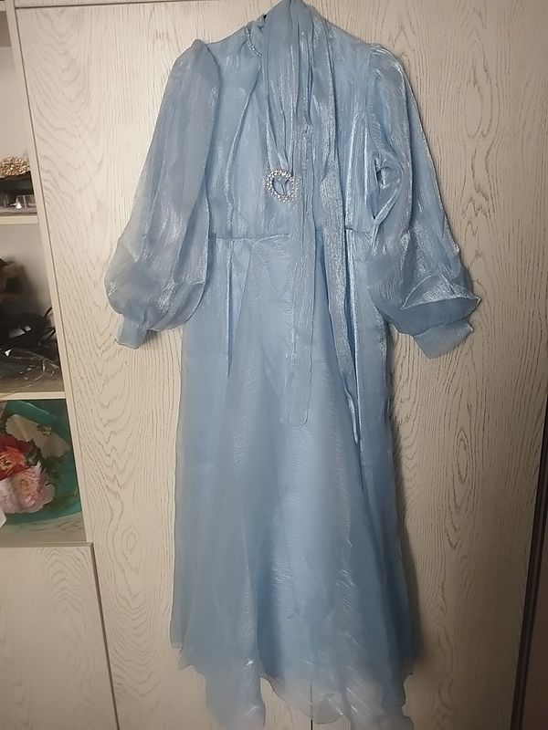 Ajoyib vecherniy ko'ylak Ajoyib vecherniy ko'ylak