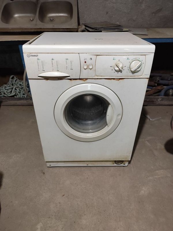 АВТОМАТ КИР МОШИНА INDESIT 349 минг сумга сотилади АВТОМАТ КИР МОШИНА INDESIT 349 минг сумга сотилади