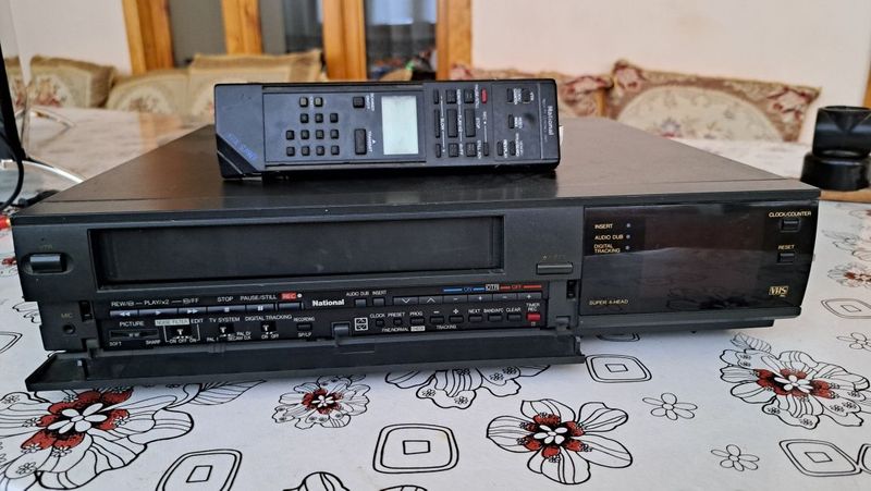 VHS видео магнитафон