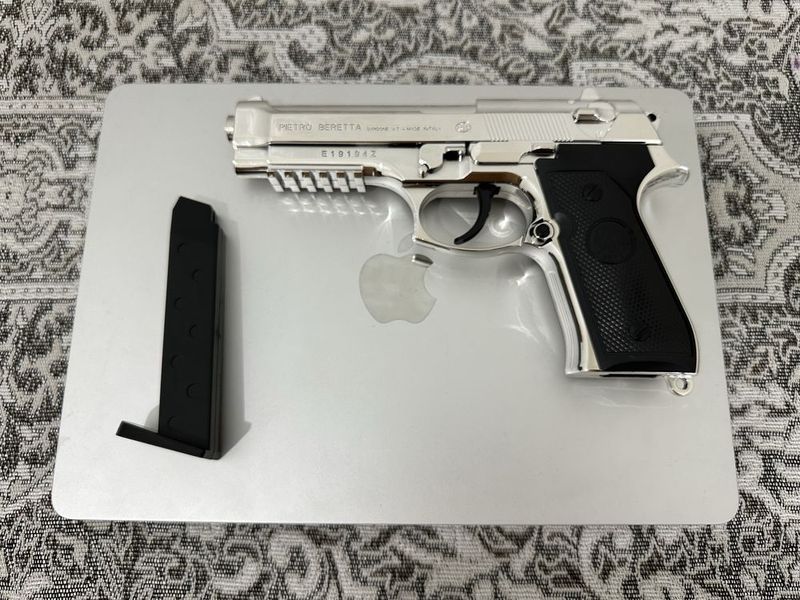 Beretta m92 pistolet, plastmasa