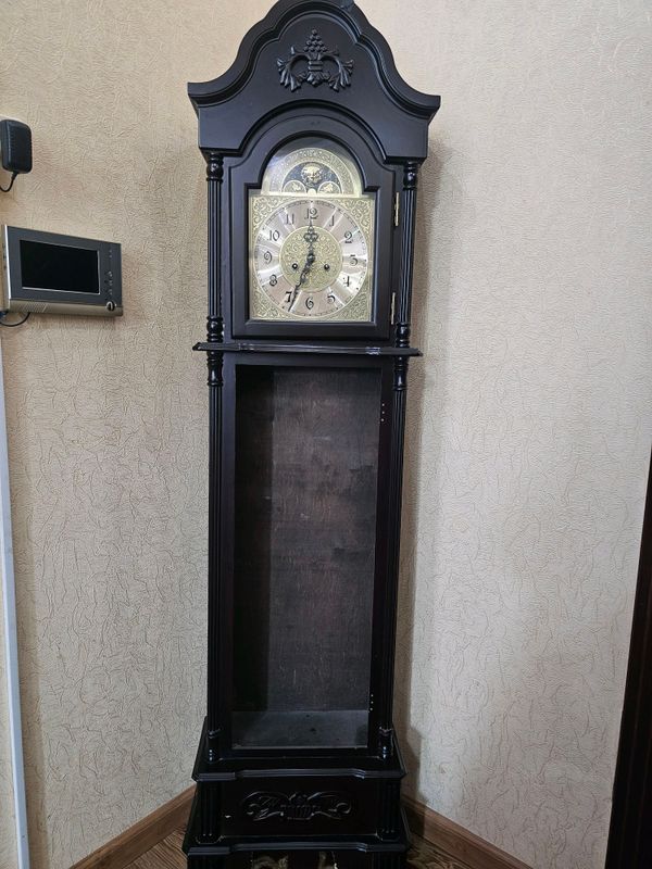 Стоящий саат сатылады. 350 000 сум Стоящий саат сатылады. 350 000 сум