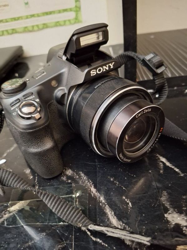 Fotoapparat sotiladi! Fotoapparat sotiladi!