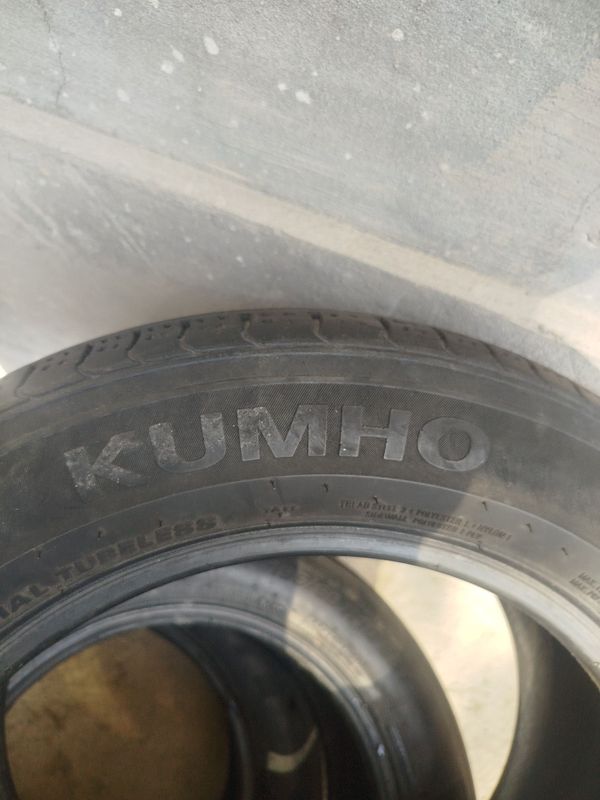 Балон шина резина автомабил Балон шина резина автомабил
