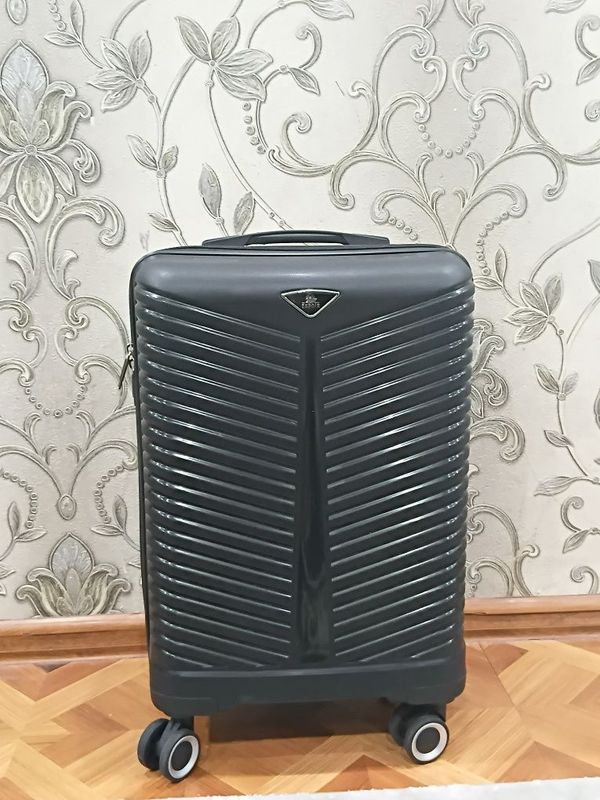 Чемодан сотилади/Продаётся чемодан