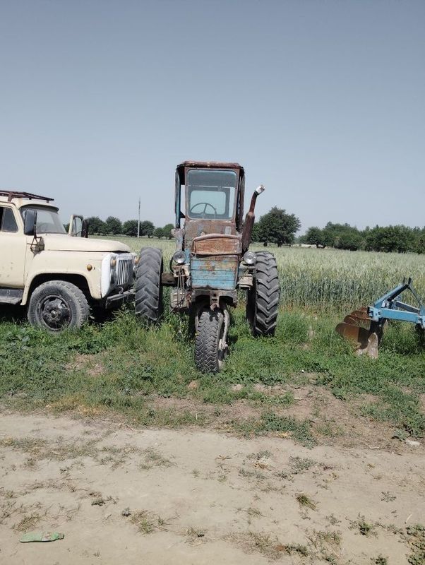 T 28 traktor sotiladi T 28 traktor sotiladi
