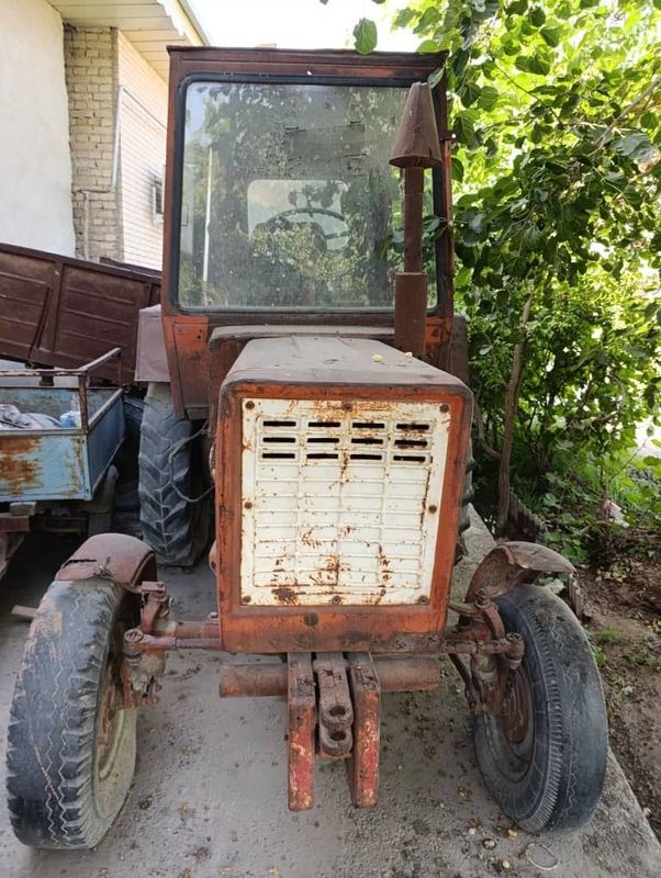 Traktor sotiladi Traktor sotiladi