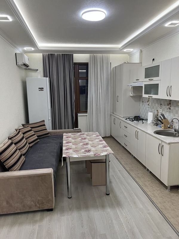 Сдается своя какртира в новостройке 50кв катартал базар, трц парус Сдается своя какртира в новостройке 50кв катартал базар, трц парус