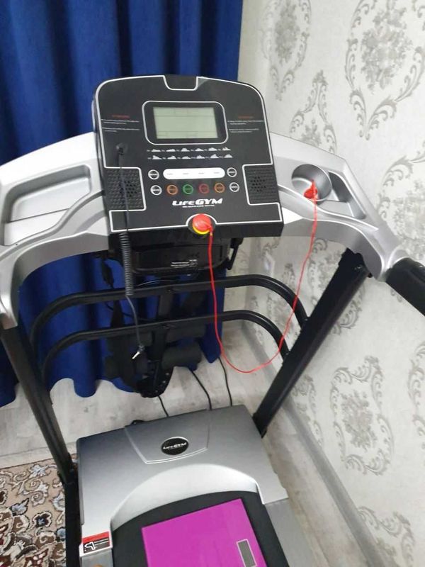 беговая дорожка LifeGYM
