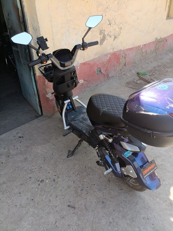 Skuter sotiladi Holati yandi akkumulyator 5 tezligi 45km Skuter sotiladi Holati yandi akkumulyator 5 tezligi 45km