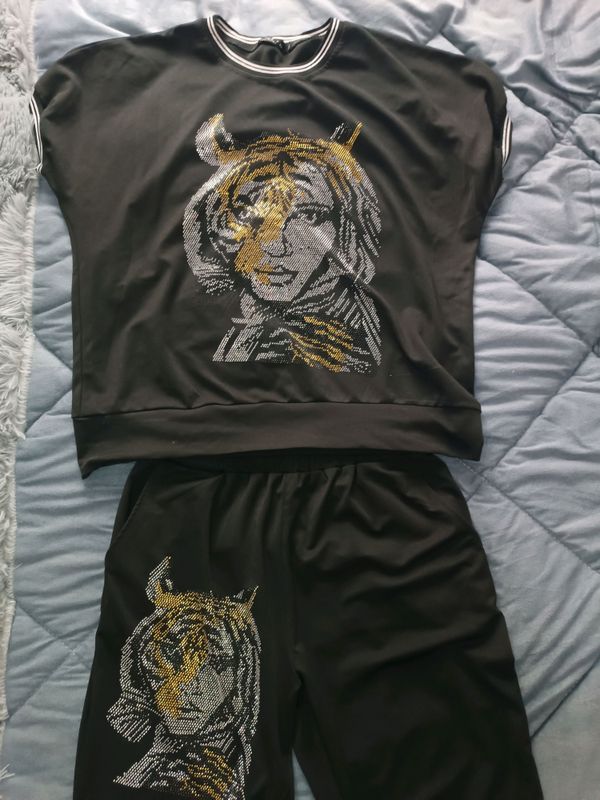 Костюмчик женский Костюмчик женский