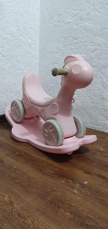 Продам детскую лошадку -качалку-беговел Продам детскую лошадку -качалку-беговел