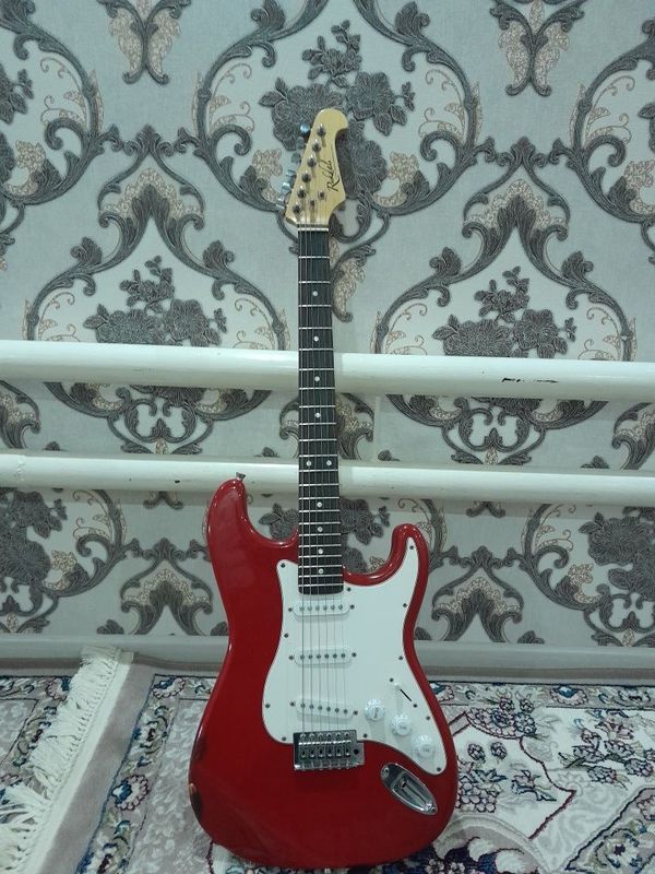 Elektro gitara sotiladi