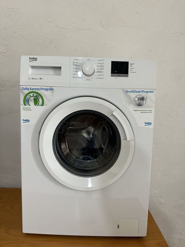 Автомат стиральная машинка BEKO 5 кг цвет белый новая! Гаран есть.