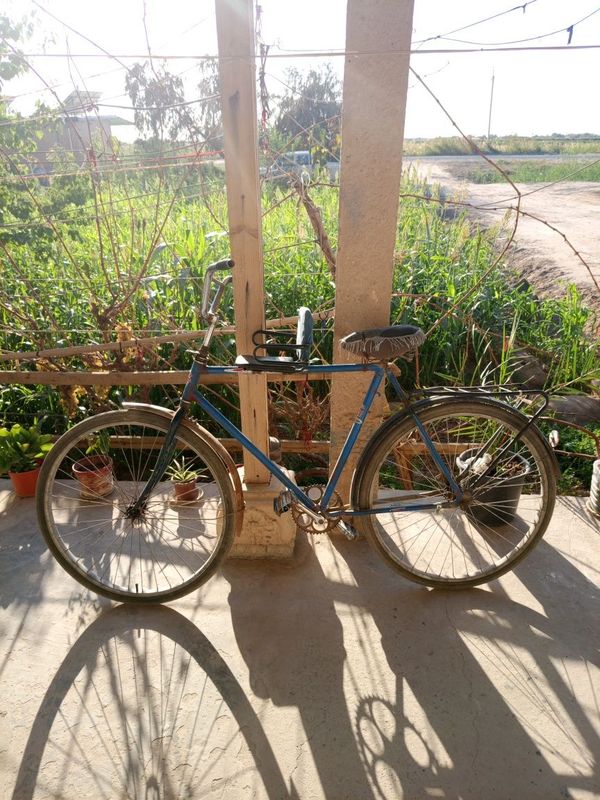 Velosiped yurib turibdi Velosiped yurib turibdi