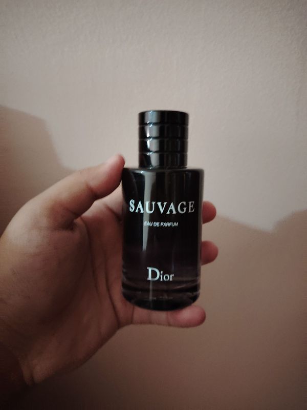 Dior духи сатылады