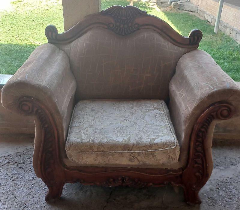 Divan sotiladi srochna Divan sotiladi srochna