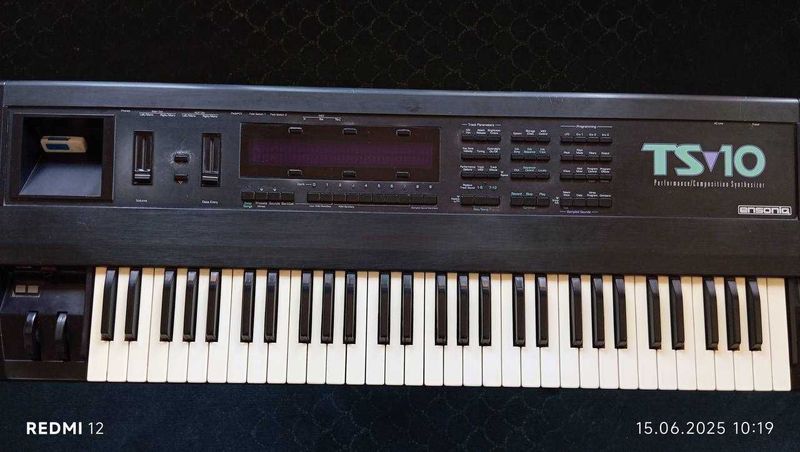 Ensoniq TS 10 Holati a'lo Ensoniq TS 10 Holati a'lo
