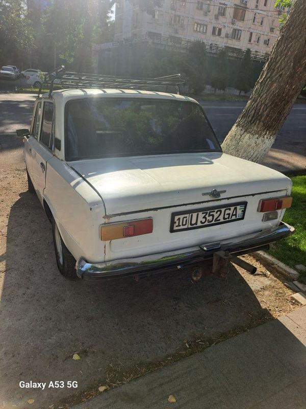 Vaz 21011 sotiladi Vaz 21011 sotiladi