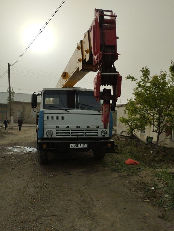 Avtokran Kamaz 20 t 21.70 m strelo 1996-yil holati zoʻr ishlab turipti