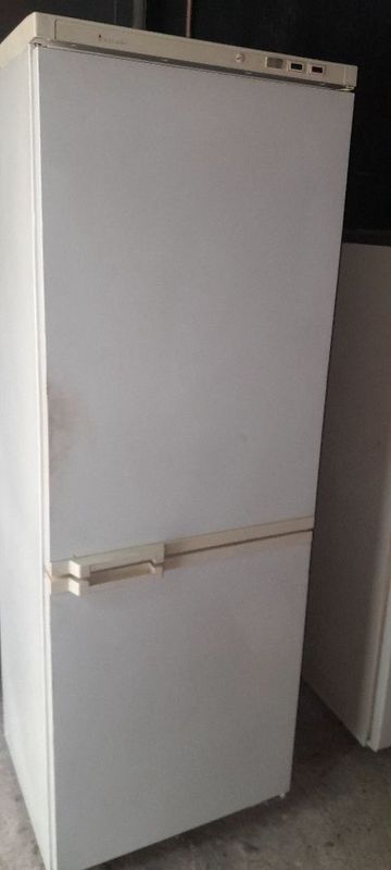 Срочно нужна продать холодильник рабочий цена 1млн 200т Срочно нужна продать холодильник рабочий цена 1млн 200т