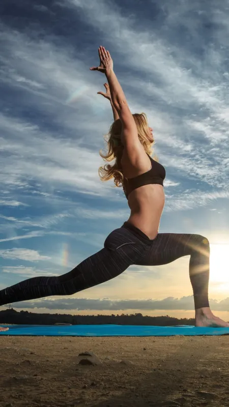 Групповые занятия йогой и фитнесом для женщин любого возраста