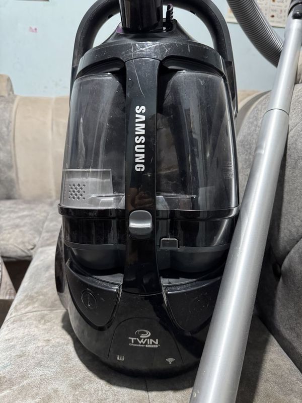 Пылесос Samsung SC 8824 VCC8824H35 мощный контейнерный Пылесос Samsung SC 8824 VCC8824H35 мощный контейнерный
