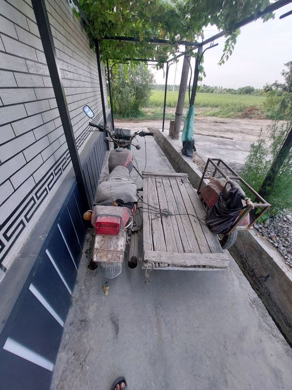 Motosikl narhi 100$ yuradi tormizda ozgina remonti bor