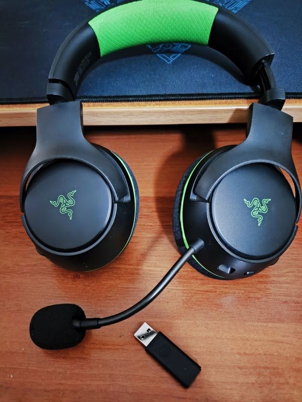 Наушники RAZER для XBOX и ПК (донгл отдам подарком в комплекте) Наушники RAZER для XBOX и ПК (донгл отдам подарком в комплекте)