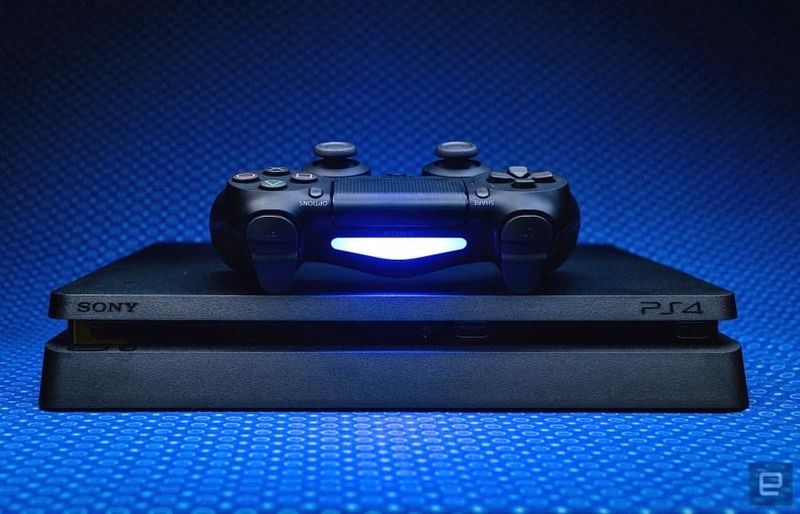 PlayStation 4 Slim 1 Tb полный комплект, 2 контроллера.