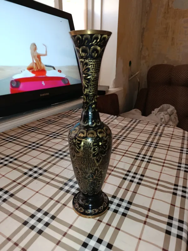 вазочка из материала латуни