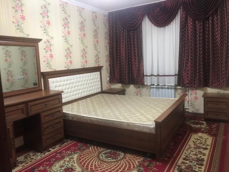 Квартира в аренду 3-комнатная