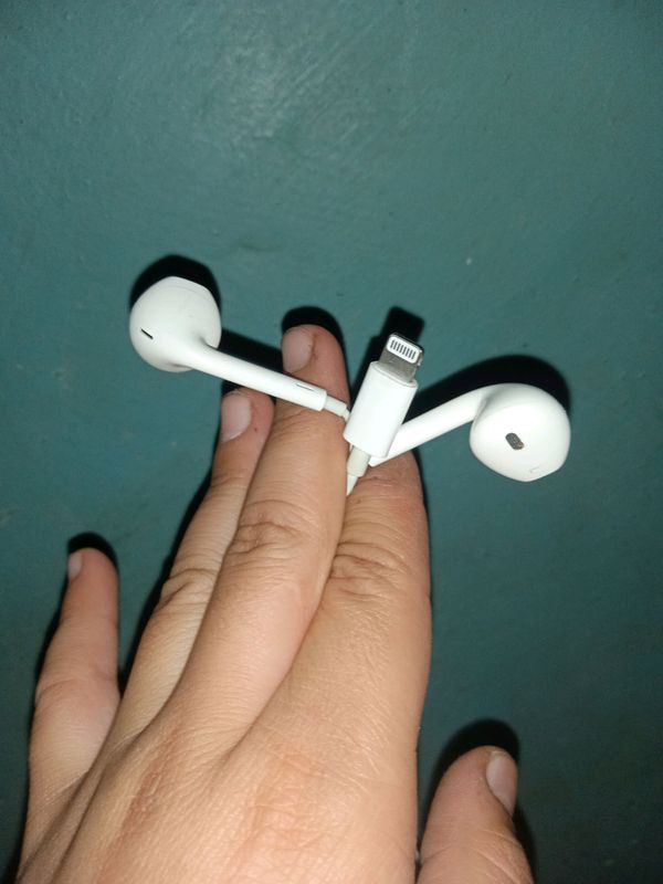 iPhone quloqchini