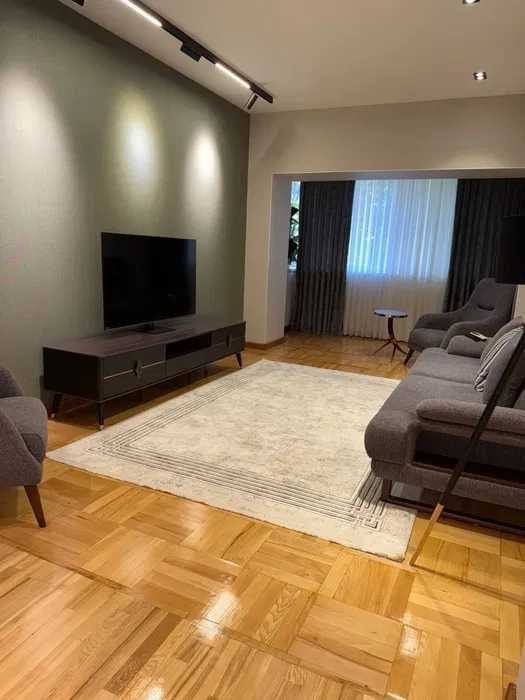 3-ком с дизайнерским ремонтом в центре | ЦУМ метро Космонавтов — $1200 3-ком с дизайнерским ремонтом в центре | ЦУМ метро Космонавтов — $1200