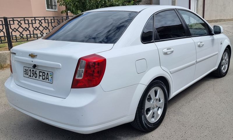 Chevrolet GENTRA 3 pozitsiya polniy navarot sotiladi