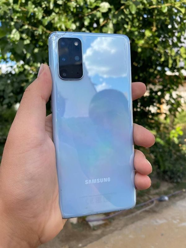 Продаётся телефон Samsung S20+ Продаётся телефон Samsung S20+