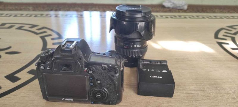 Canon 6D sotiladi. Canon 6D sotiladi.