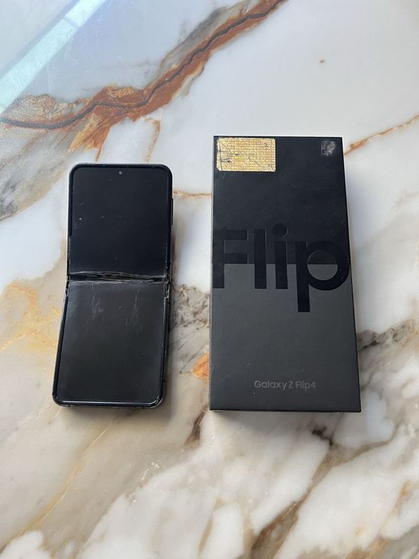 Samsung Galaxy Z Flip 4 на запчасти
