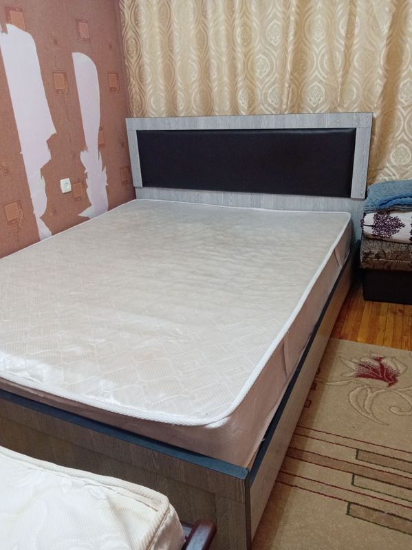 Двухспальняя кровать Двухспальняя кровать