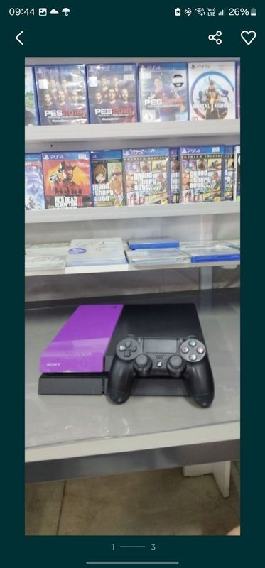 Продается игровой консол Sony Playstation 4 Продается игровой консол Sony Playstation 4