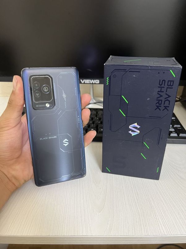 Black shark 5 pro 12/256gb Black shark 5 pro 12/256gb
