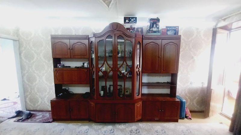 Стенка сотилади. Стенка сотилади.