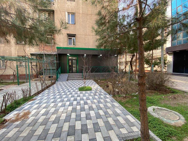 (Добрый) Ойбек, 100 м², 1 этаж из 4, 2 линия