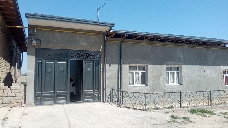 Nazarbek turkstonda yengi qurilgan honadon sotiladi Nazarbek turkstonda yengi qurilgan honadon sotiladi